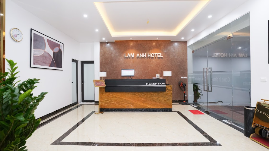 Nghỉ dưỡng tại Lam Anh Hotel Ngoại Giao Đoàn, cách Hồ Tây chỉ khoảng 2 km.
