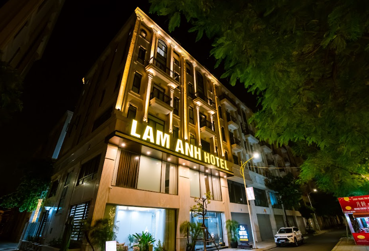 Khách sạn Lam Anh Hotel Him Lam Vạn Phúc sở hữu vị trí thuận tiện.