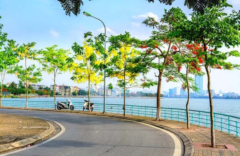 Khách sạn gần hồ tây